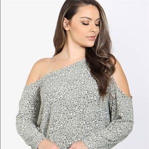 New Junior's Boutique Green cheetah open shoulder top